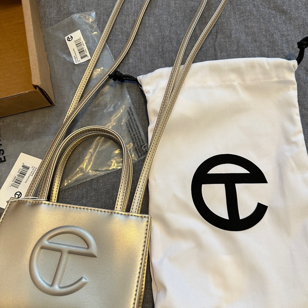 Telfar Bag Small|Gold
Authentic with receipt